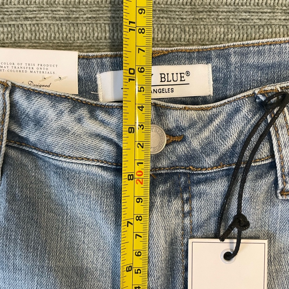 Judy Blue Mid Rise Boyfriend Distressed Skinny Jeans, Size 13 (31) - Picture 8 of 10
